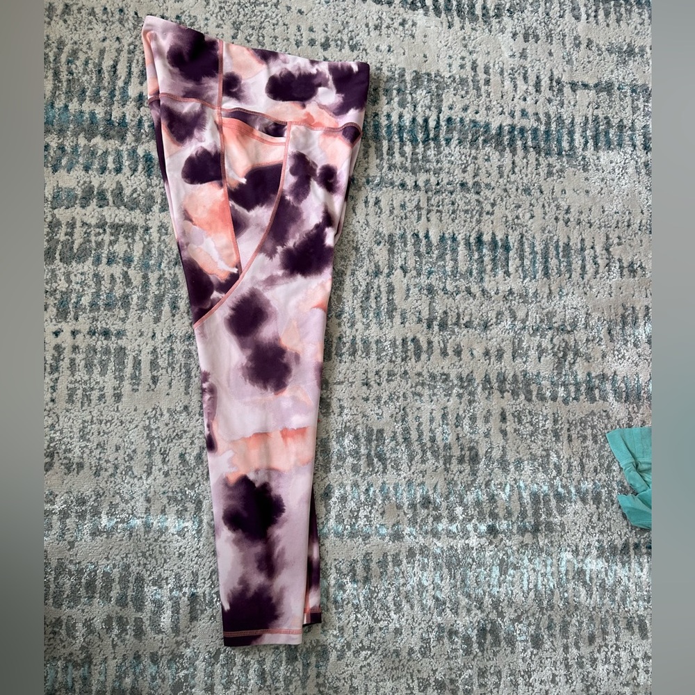 Women’s Old Navy Active Leggings. Size Large - Picture 3 of 5